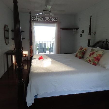 Sand Dollar Beach Bed & Breakfast 보카스 타운 외부 사진