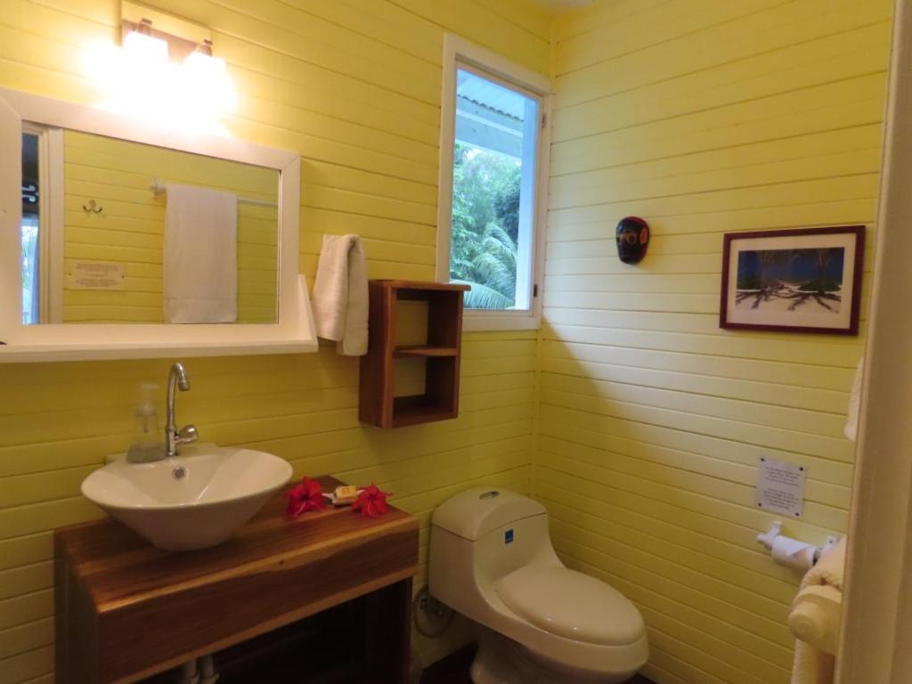Sand Dollar Beach Bed & Breakfast 보카스 타운 외부 사진