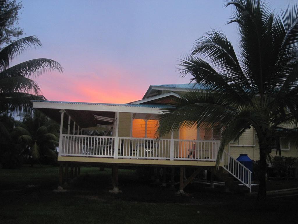 Sand Dollar Beach Bed & Breakfast 보카스 타운 객실 사진