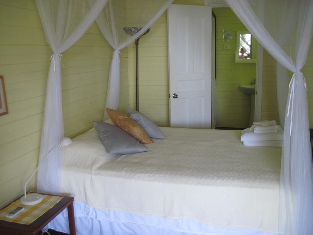Sand Dollar Beach Bed & Breakfast 보카스 타운 객실 사진